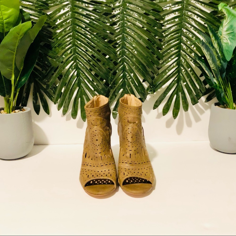 RESTRICTED Peep-toe ankle booties size 7.5 tan